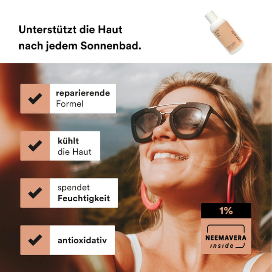 Man sieht eine Frau mit Sonnenbrille, die lacht und in die Sonne schaut. Auf der Infografik sind die USPs des After Sun Gels der Marke natüür abgebildet.